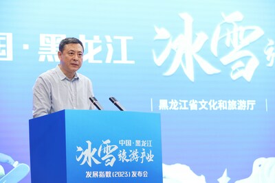 La foto muestra a He Dawei, subdirector del Departamento de Cultura y Turismo de la provincia de Heilongjiang, pronunciando un discurso. (PRNewsfoto/Xinhua Silk Road)