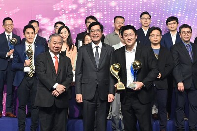 The Deputy Financial Secretary, Mr Michael Wong (front row, centre), presents the Award of the Year at the Hong Kong ICT Awards 2023 Awards Presentation Ceremony to KRIP Limited in the evening (November 3). The Chairman of the Hong Kong ICT Awards 2023 Grand Judging Panel, the President of City University of Hong Kong, Professor Freddy Boey (front row, left), is also present.