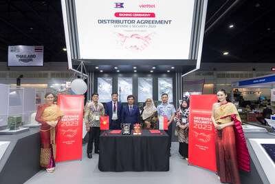 Viettel High Tech and PT. Bandara Praniagatama signed an agreement to distribute Viettel's aircraft simulators and pilots training system in Indonesia