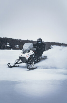 The fully electric Nomad Performance snowmobile is changing the game for commercial operations and ski resorts with quiet and emission free operations. (CNW Group/Taiga Motors Corporation)