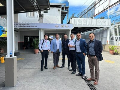 Miembros de los equipos de TotalEnergies y Protección Motriz en el nuevo Quartz Auto Service