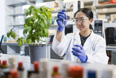 Osmo analytical chemist Dimei Wu studies novel molecules to support health and happiness. (Photo credit: Ben Hider for Osmo)