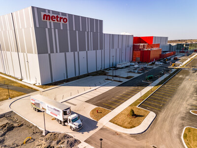 METRO opens its automated distribution centre for fresh and frozen products in Terrebonne (CNW Group/METRO INC.)