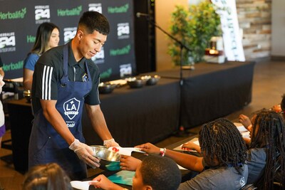 LA Galaxy player Daniel Aguirre, Executive Chef of Levy Restaurants Matthew Lindblom and Herbalife teamed up with over 70 students from underserved schools to prepare a Thanksgiving feast following a soccer clinic hosted by the LA Galaxy coaching staff.