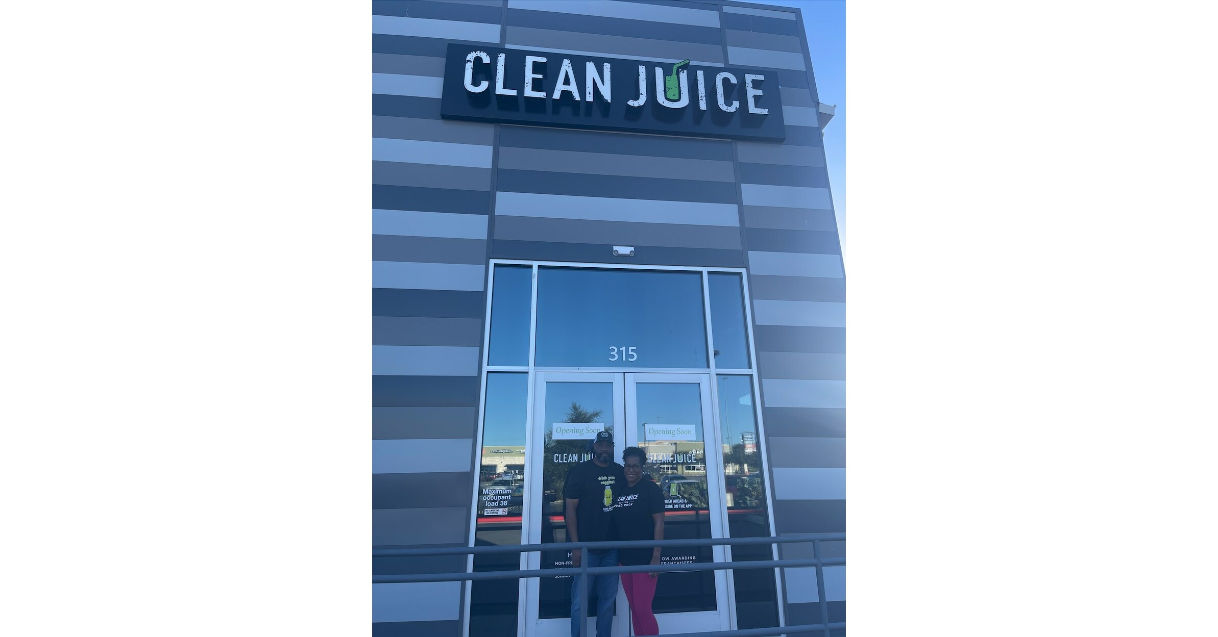 Military Family Opens Clean Juice on Veterans Day