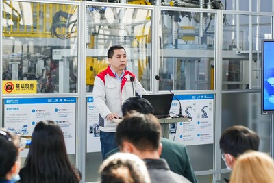 Yuan Zhanjiang, Deputy General Manager of EA's Industry Intelligence Department, speaking at the press conference (PRNewsfoto/HUAWEI)