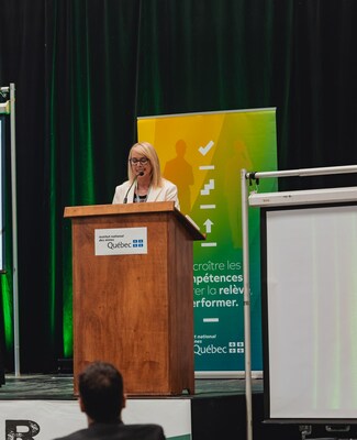 « Nous avons vécu une journée incroyable. L’accueil des gens de la Côte-Nord a été des plus agréables. Tel que souligné à plusieurs reprises par l’Institut national des mines, la formation de niveaux professionnel, collégial et universitaire est essentielle à la réussite du secteur », a souligné la présidente-directrice générale de l’Institut national des mines, Mme Christine Duchesneau. (Groupe CNW/Institut national des mines)