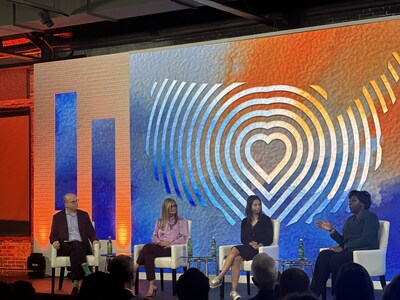 El moderador del panel, Mike Allen, la alcaldesa Robyn Tannehill, Candice Matthews y Carmen Tapio intervienen en la Cumbre Heartland, un acto emblemático del grupo de reflexión Heartland Forward. (PRNewsfoto/North End Teleservices)