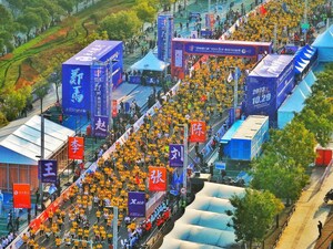 A popular maratona de Zhengzhou impulsiona o desenvolvimento do turismo cultural