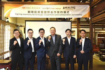 InnoTherapy CEO Mr. Ho Chang Sun (next to Mr. Joon Kim) and SCL spokesperson and AhealthZ Co. CEO Mr. Joon Yun Kim (Middle), arrived in Taiwan to finalize the strategic investment agreement, and H2U team include CEO Saxon Chen, COO Larry Du and CFO Shine Chiu. (PRNewsfoto/H2U Corp.)