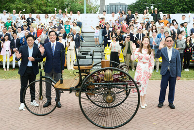 Gold Coast Motor Festival was officially opened with a ceremony officiated by The Honourable Michael Wong, GBS, JP, Deputy Financial Secretary, HKSAR (second left); The Honourable Kenneth Lau, SBS, MH, JP, Member of the Executive Council (first right); The Honourable Kenneth Fok, JP, Member of the Legislative Council (first left), and Ms Nikki Ng, Non-Executive Director of Sino Group (second right).