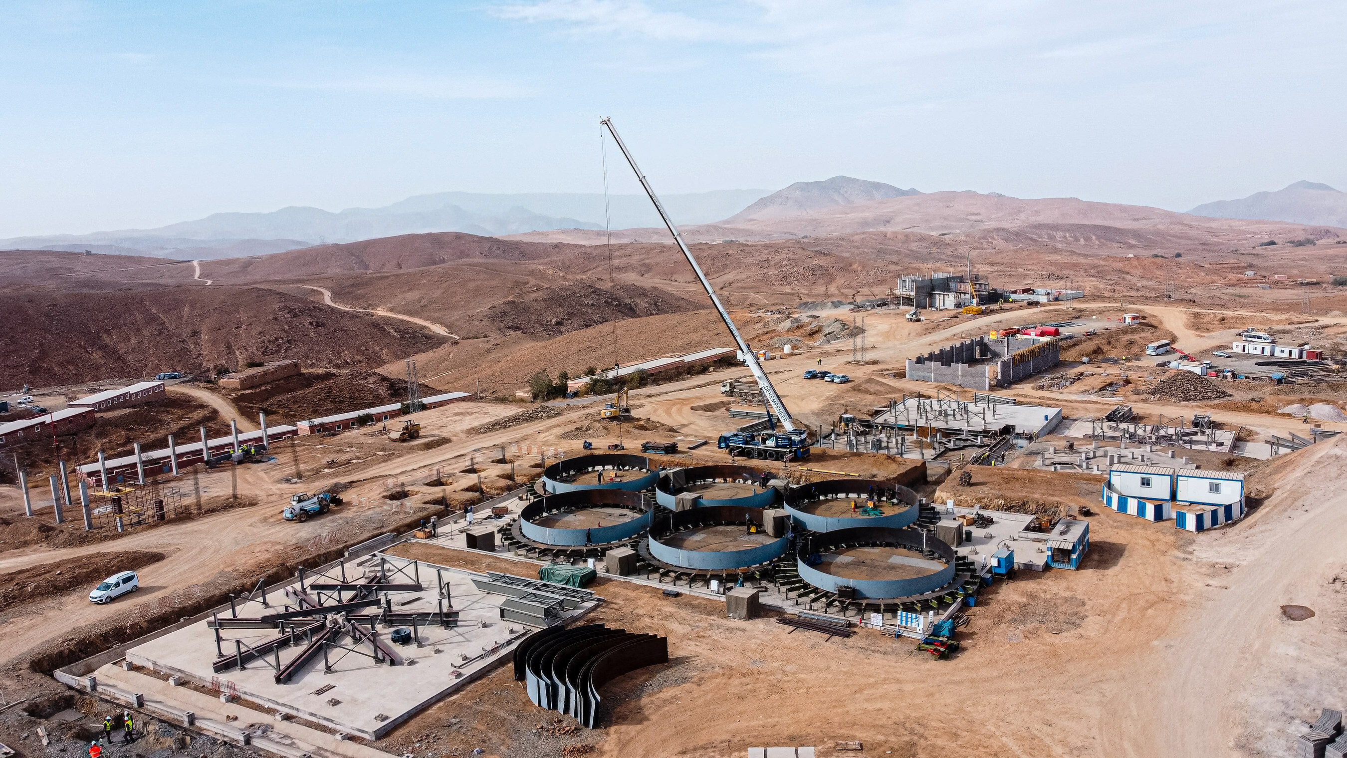 Figure 1 – Erection of the leach tank structural steel at the new Zgounder processing plant (CNW Group/Aya Gold & Silver Inc) Figure 1 – Erection of the leach tank structural steel at the new Zgounder processing plant (CNW Group/Aya Gold & Silver Inc)