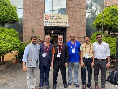 Dr. Hamid Abbasi held an educational Trans Kambin OLLIF Cadaver Lab while in India.  Pictured here with the Faculty and Organization Staff. Over 30 staff and surgeons attended the lab.