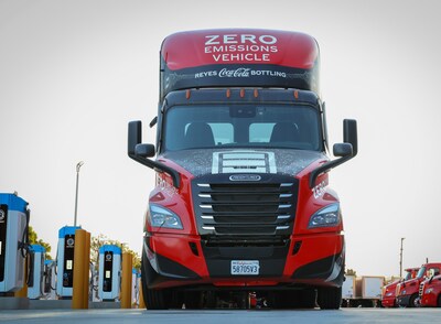 Daimler Truck North America Delivers 20 Battery Electric Freightliner eCascadias to Reyes Coca-Cola Bottling. eCascadias will rely solely on 20 Detroit eFill commercial charging stations that have been installed at the Downey facility.