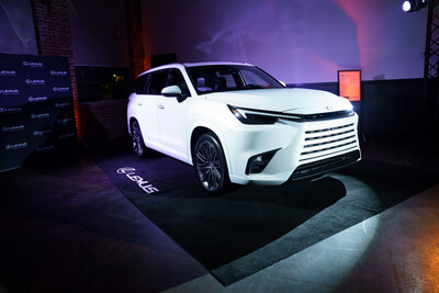 Lexus TX