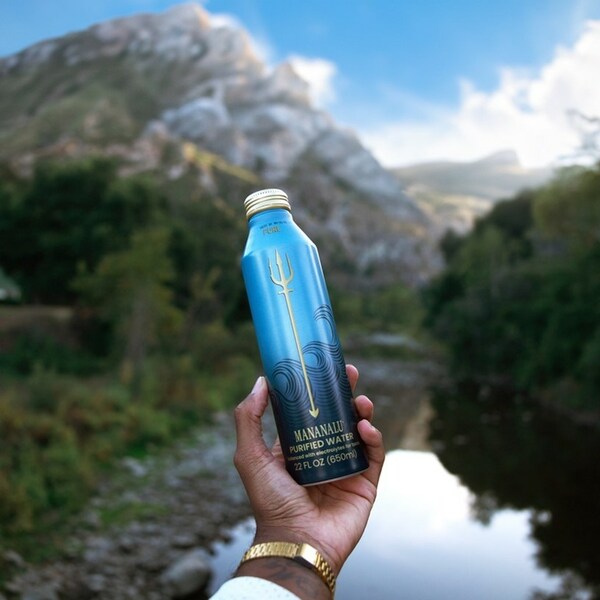 Mananalu's 22-ounce “Aquaman and the Lost Kingdom” bottle features a trident inspired by the one that Aquaman uses to protect the ocean, and a beautiful gold cap.