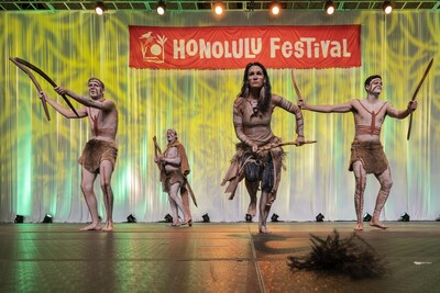 Enjoy fascinating cultural performances at the stages of the Hawai‘i Convention Center, Ala Moana Center and Waikiki Beach Walk.