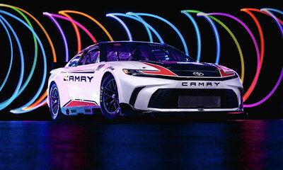 Toyota presenta su auto de carreras Camry XSE para la temporada 2024 de la NASCAR Cup Series