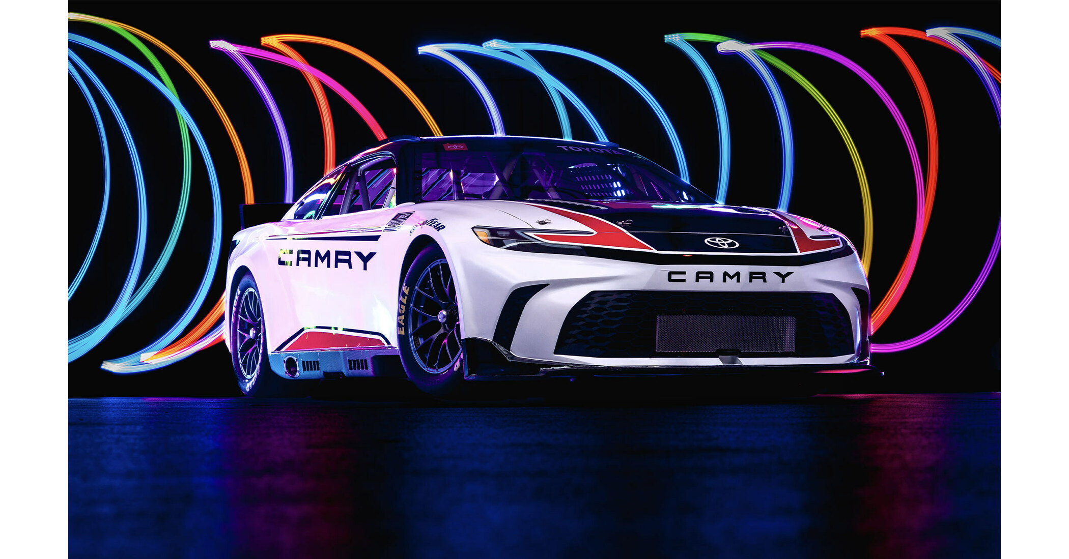 Toyota presenta el auto de carreras Camry XSE para la temporada 2024 de