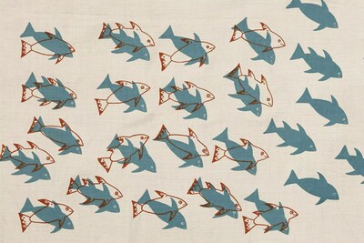 ??? ?? ? ??? ???? | Mary Samuellie Pudlat, Fish and Shadows (detail), 1950 - 1960s, linen, screen printed, 88 x 118 cm. Reproduced with the permission of Dorset Fine Arts. (CNW Group/Glenbow)
