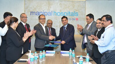 Dr. Manish Rai, Hospital Director, Manipal Hospital Old Airport Road, Bengaluru and BAPIO Director Prof. Parag Singhal, Chief Executive Officer, of BAPIO UK, signed the partnership of Indo-UK Paediatric Training Program in the presence of Dr. H. Sudarshan Ballal, Chairman of Manipal Hospitals