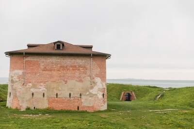 Fort Mississauga National Historic Site heritage structures on Lake Ontario Shores. Credit: Parks Canada (CNW Group/Parks Canada)