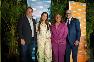 En la foto, de izquierda a derecha: Ruben Leyva, vicepresidente sénior de Servicios al Artista y Contenido Prémium de Sony Music; GALE, artista de Sony Music; Julissa Kepner, presidente de la junta y directora general de GMCVBl, Miami Marriott Biscayne Bay, y David Whitaker, director ejecutivo y presidente de GMCVB. (PRNewsfoto/The Greater Miami Convention & Visitors Bureau)