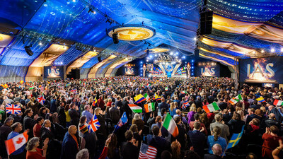 Thousands of International Association of Scientologists members representing 90 nations gathered on Friday, November 3. The evening honored four historic years of IAS humanitarian accomplishment.
