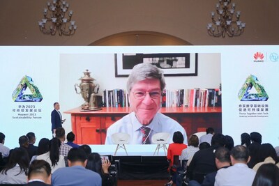 Jeffrey Sachs realizando su discurso de apertura en el Foro de Sostenibilidad de Huawei 2023 (PRNewsfoto/HUAWEI TECHOLOGIES CO., LTD.)
