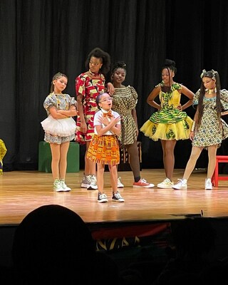 Children acting in a scene from Tafuta!