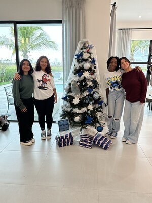 Akel Homes Spreads Holiday Cheer with Tree Decorating Contest at Solana Bay at Avenir