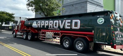 Camión con diesel renovable homologado en Brooklyn, NY (PRNewsfoto/Approved Oil Company)
