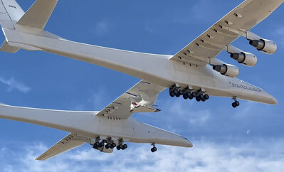 Stratolaunch's Roc launch platform and Talon-A 1 (TA-1) hypersonic testbed take off for their first integrated captive carry flight from Mojave Air and Space Port on Dec. 3, 2023. Credit: Stratolaunch/Kate Squires