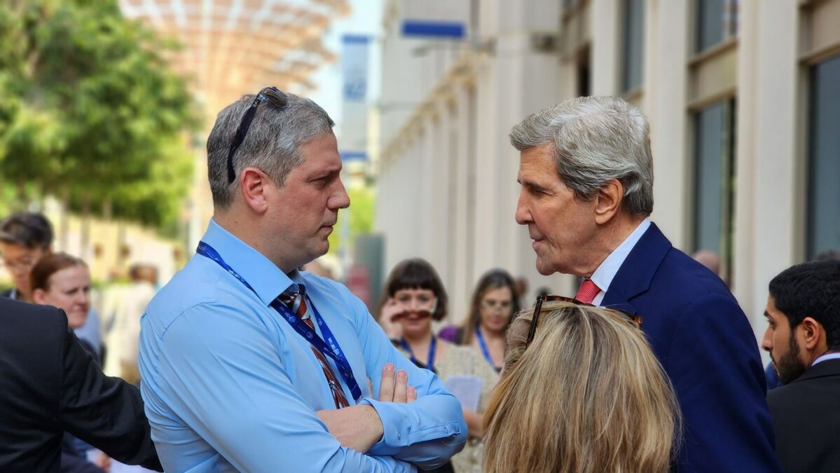 John Kerry and Tim Ryan Connect at COP28 in Dubai - Vimarsana News