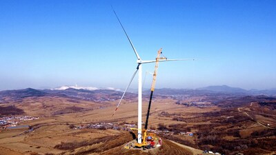 XCA3000, o guindaste sobre rodas mais pesado do mundo, consegue marco inédito em seu primeiro trabalho de içamento (PRNewsfoto/XCMG Crane)