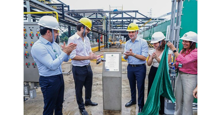 Carlos Alberto de Oliveira Santiago &eacute; homenageado em evento de inaugura&ccedil;&atilde;o de novo p&iacute;er da Ageo no Porto de Santos