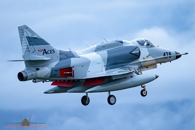 L'appareil A-4 ?Advanced Aggressor Fighter' (AAF) de Top Aces. Photo par : ric Desbiens. (Groupe CNW/Top Aces)
