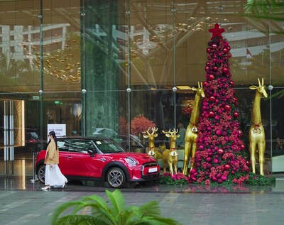 The newest collaboration from The Westin Surabaya with Plaza Mini Indonesia to bring Mini Cooper as an immersive guest experience. (PRNewsfoto/The Westin Surabaya and Four Points by Sheraton Surabaya, Pakuwon Indah)