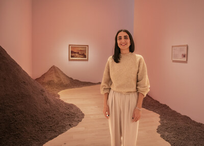 Anahita Norouzi dans l'installation Half of the Red Sun prsente dans l'exposition Prix en art actuel du MNBAQ 2023. (Groupe CNW/Muse national des beaux-arts du Qubec)