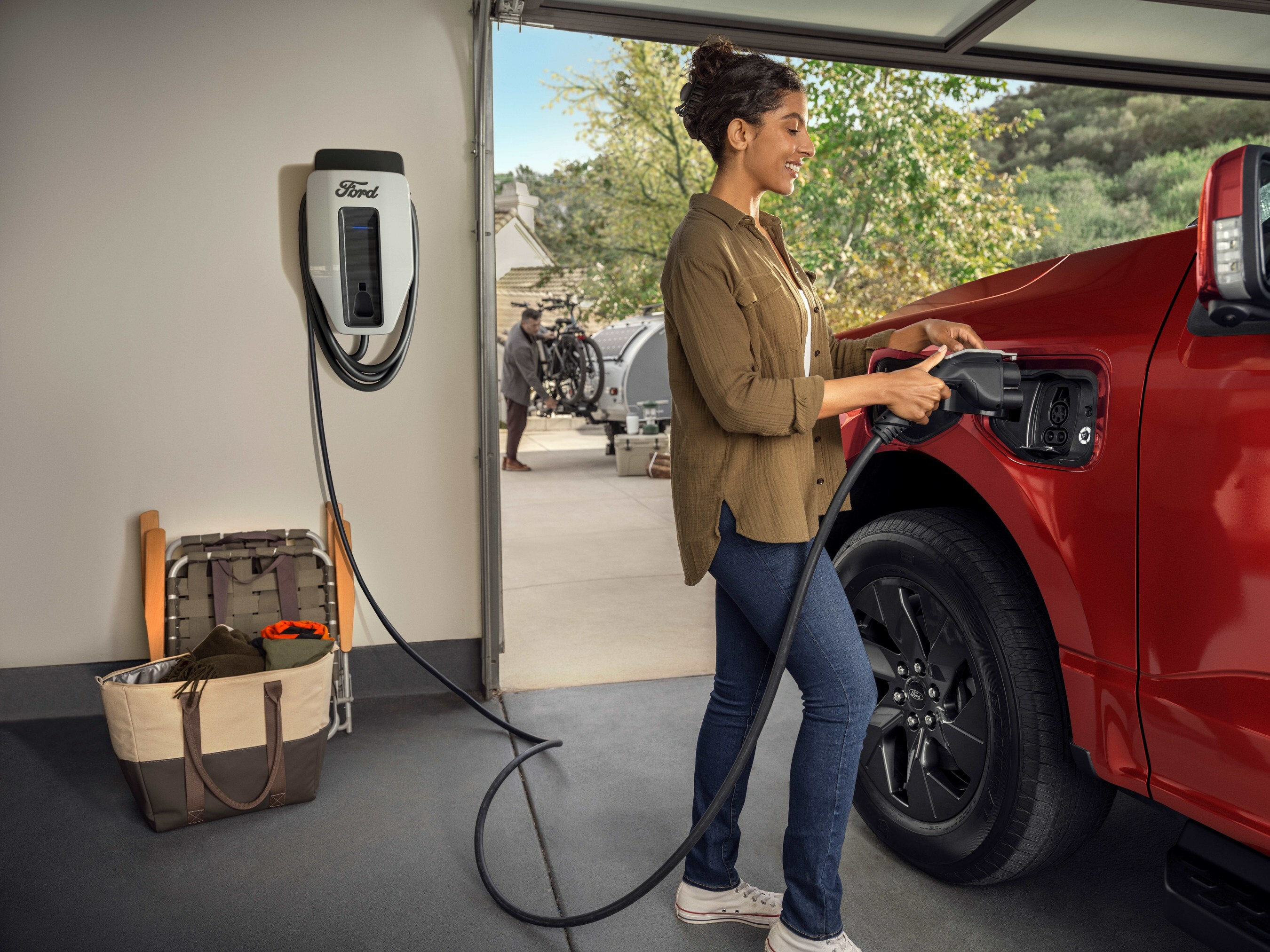 This first-of-its-kind collaboration between Ford and Resideo builds on Ford’s Intelligent Backup Power technology to explore customer benefits never before possible with gas-powered vehicles through pairing a smart electric vehicle (EV) directly with smart home solutions.