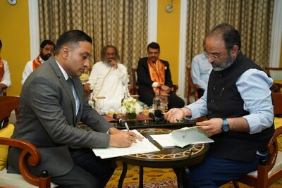 Praveen Gedam, Agriculture Commissioner, Government of Maharashtra and Shri Prasana Prabhu signed an MOU in Mumbai to propagate Natural Farming.