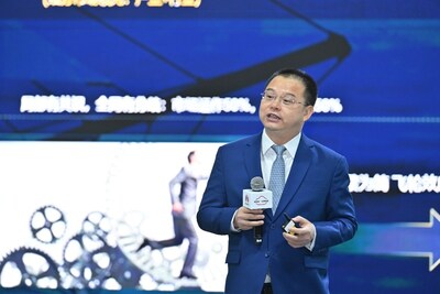 Keynote speech "Co-creating a Chinese Software Ecology to Provide the World a New Alternative" by Zeng Xingyun, President of Huawei Cloud Asia Pacific