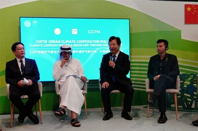 Zheng Deyan, mayor of Yantai Municipal People’s Government, attends the Urban Cities Climate Cooperation Dialogue at the COP28 China Corner.
