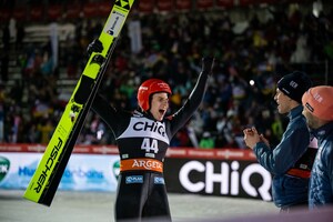 CHiQ debuta en FIS Ski Jumping World Cup 2023