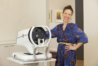 BELKIN Vision CEO, Daria Lemann Blumenthal with the newly FDA approved Eagle™ device. (CNW Group/BELKIN Vision)