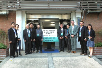 The group photo of attendees at the opening ceremony of the Asia-Pacific Vacuum Heat Treatment Synergy Center. 