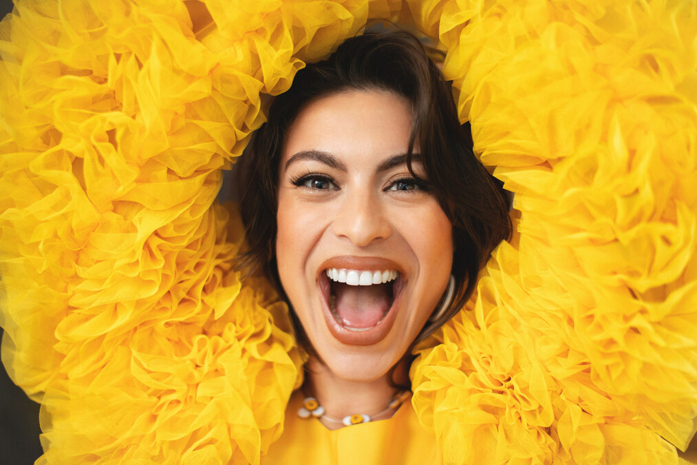 Chart-Topping Singer-Songwriter Sasha Prendes Victoriously Emerges from Miami's Art Basel with Latest Hit, "Shake This" - Vimarsana News
