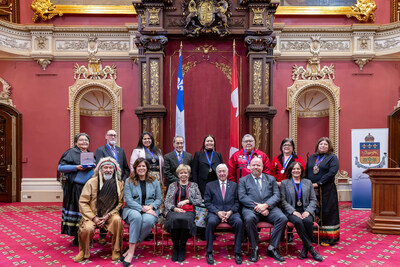 THE LIEUTENANT-GOVERNOR OF QUBEC PRESENTS THE FIRST PEOPLES - FIRST NATIONS MEDAL (CNW Group/Cabinet du lieutenant-gouverneur)
