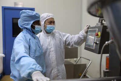 A Chinese manager works together with an African employee at Humanwell Pharma Afrique on Oct 21.