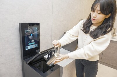 LG Electronics (LG) unveils an innovative tumbler washer, LG mycup, a unique cleaning solution featuring state-of-the-art technology to enhance the daily hygiene of tumbler users, at CES 2024. (PRNewsfoto/LG Electronics, Inc.)